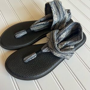 Sanuk | Sandals | Women’s 9 | Yoga Sling 2 Slingback Flip Flop | Navy and White